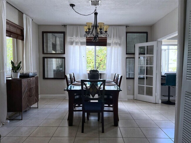 Building Photo - 2040 NE 183rd St