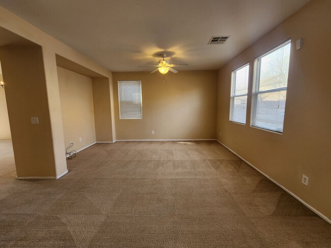 Building Photo - Spacious 4 bedroom home in North Las Vegas