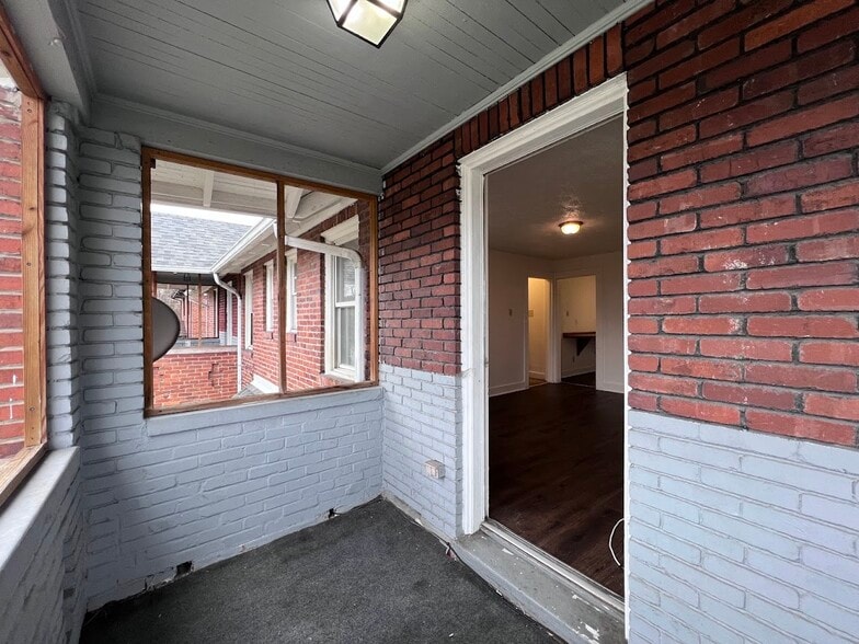 Building Photo - 610 Short St