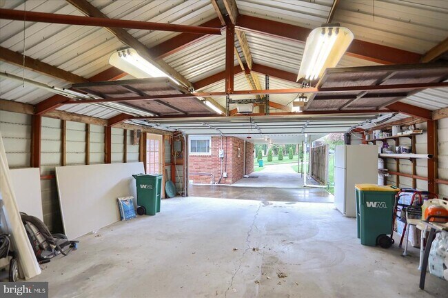 Building Photo - 83 Hillside Cir