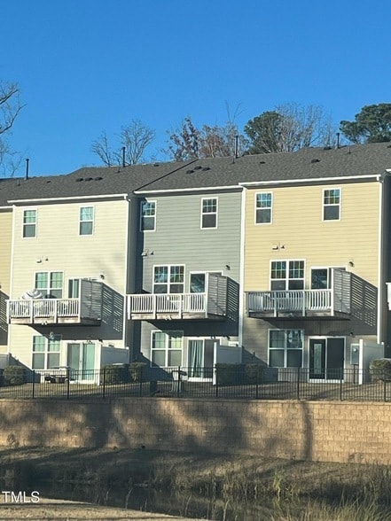 Building Photo - 2887 Macintosh Woods Dr