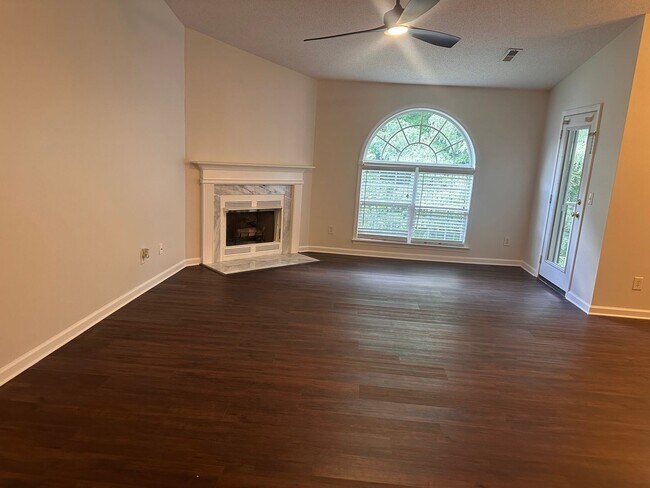Building Photo - Cozy 2BR 2BA Condo in High Point