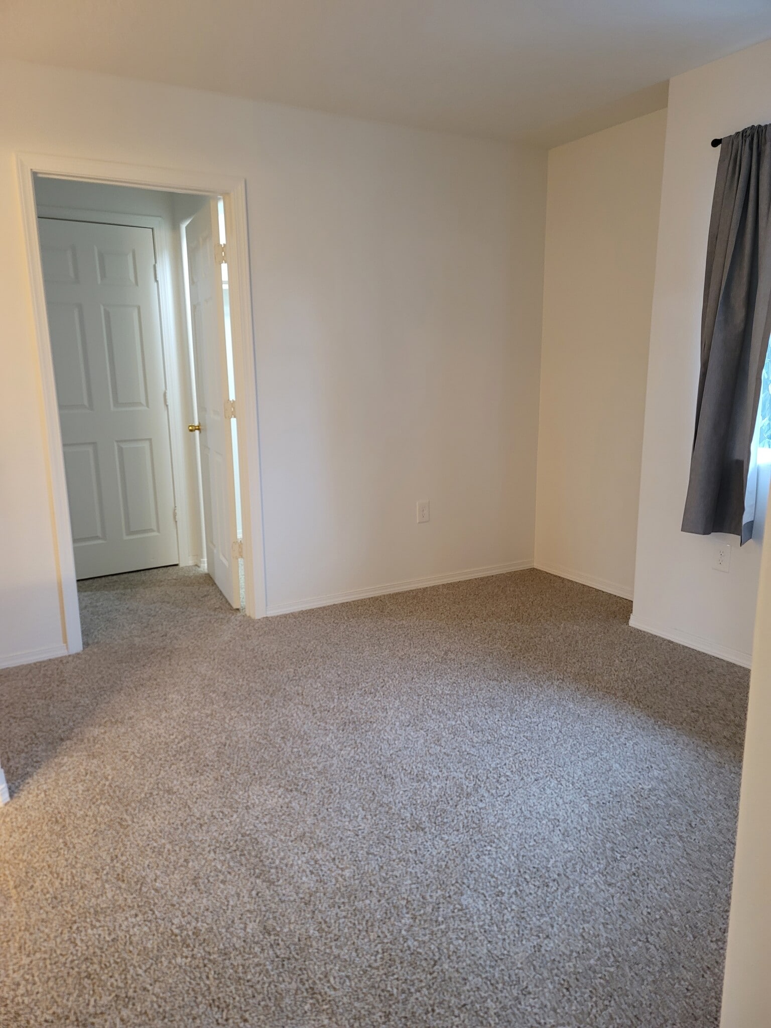 Building Photo - 16131 SE Powell Blvd