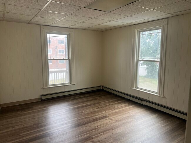 Building Photo - 355 Winthrop St