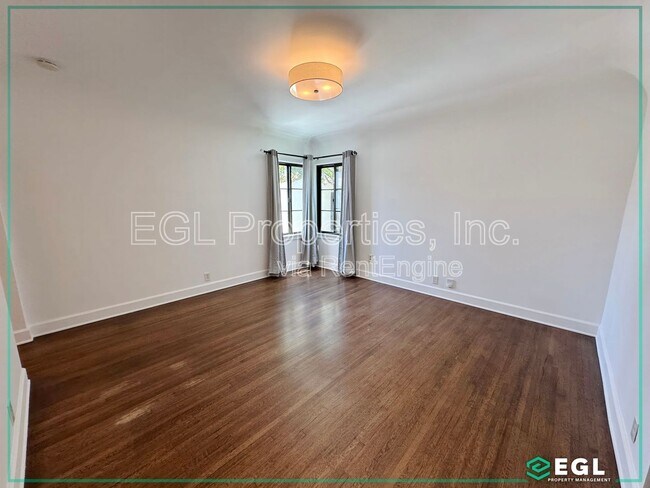 Building Photo - 3927 Degnan Blvd