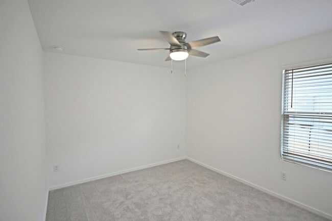 Building Photo - 1502 Tiptop Mdw