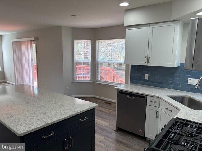 Building Photo - 506 Summervale Ct