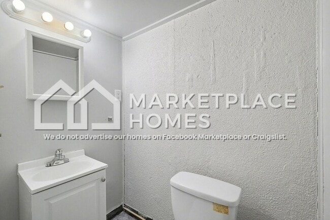 Building Photo - 19422 Algonac St