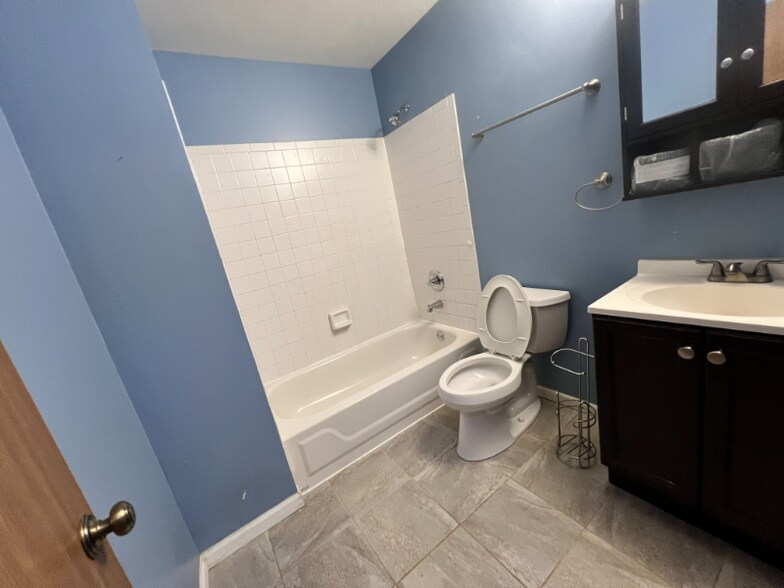Building Photo - 2723 Glenwood Ct