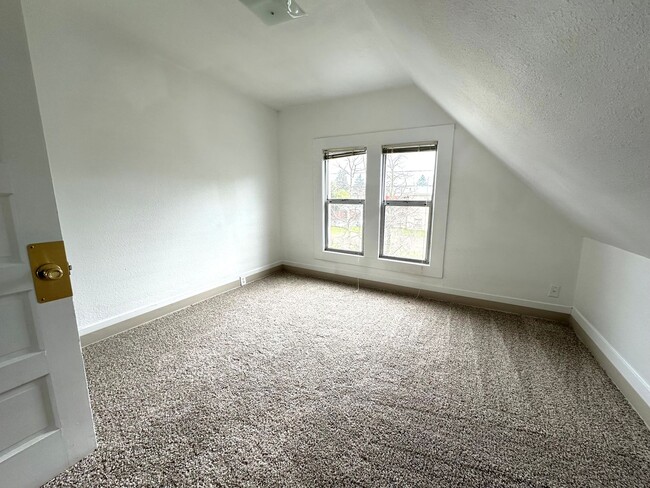 Building Photo - Charming 3 Bedroom, 2 Bath Home in Sellwoo...