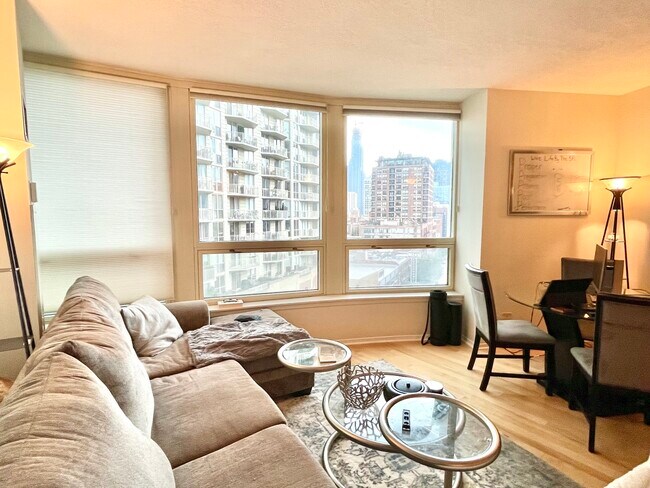 Building Photo - 600 N Kingsbury St