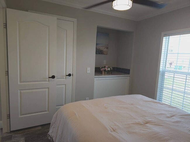 Building Photo - 200 S Banana River Dr