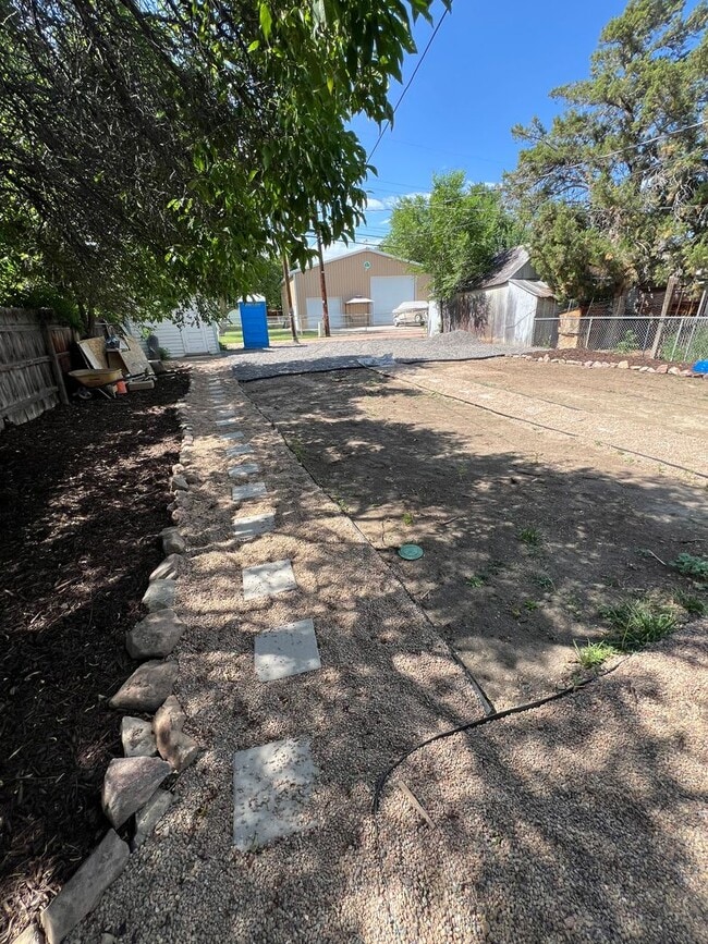 Building Photo - Newly Remodeled 2 Bedroom Home