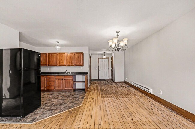 Building Photo - 307 E Bridge St