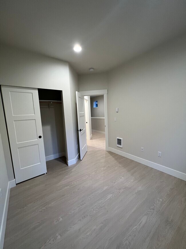 Building Photo - 10109 Alaska St S