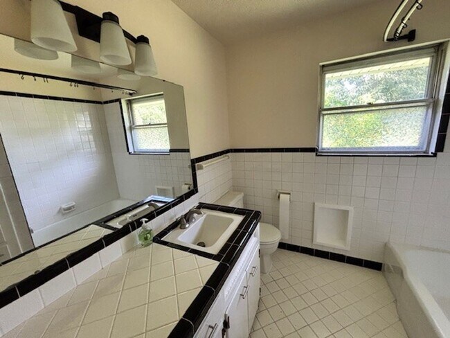 Building Photo - (3) Bed/(2) Bath with Storm Shelter and Mo...