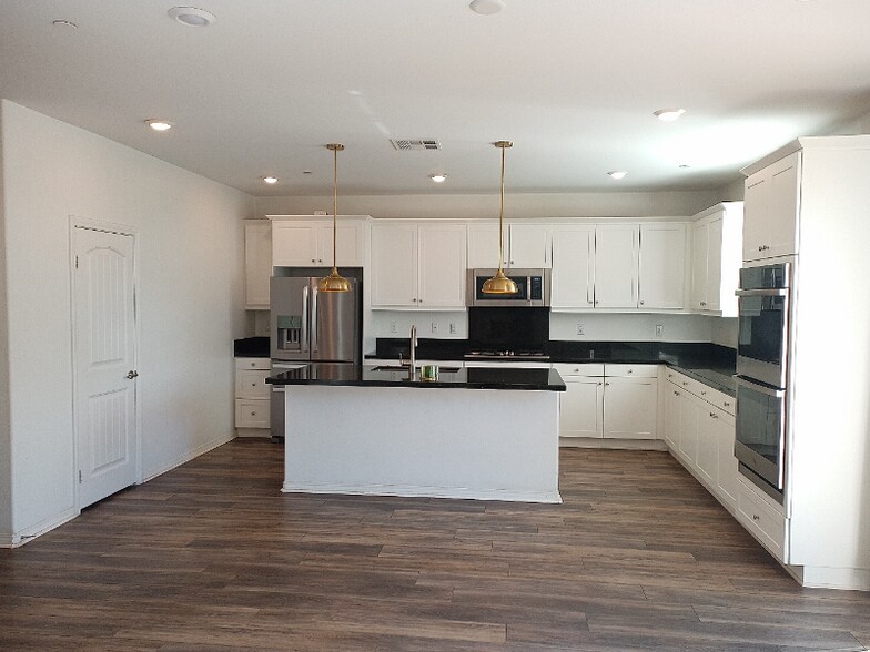 Building Photo - 26407 Seville Ln