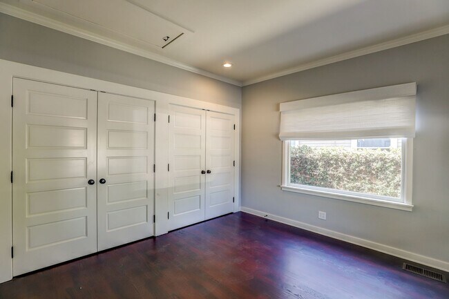 Building Photo - Gorgeous Home in Old Towne Orange