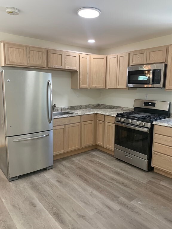 Primary Photo - 138 Spencer St