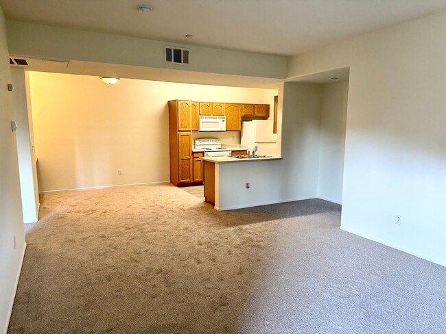 Building Photo - 2 Bed 2 Bath Condo for Rent in Murrieta