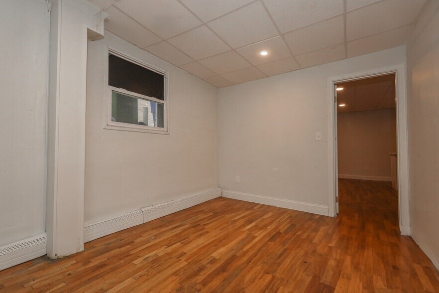 Building Photo - 16 Aberdeen St