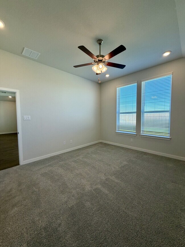 Building Photo - 14427 Inspiration Pt