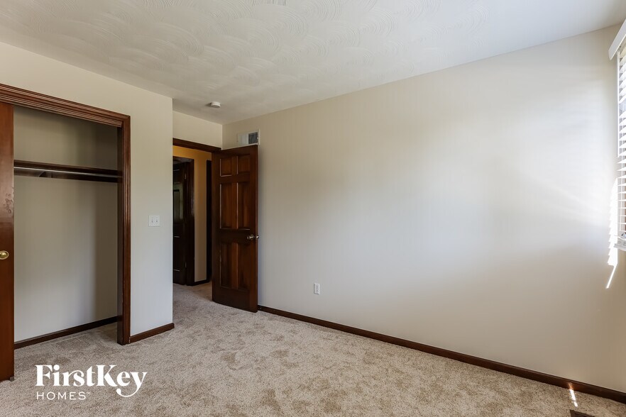 Building Photo - 581 Brightstone Dr