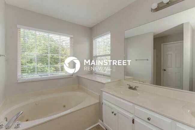 Building Photo - 4 Bedroom Pet-Friendly Home in Antioch, TN...