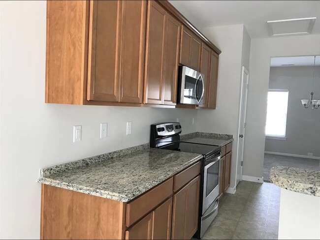 Building Photo - 2405 Bearded Iris Ln