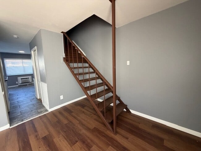 Building Photo - Newly renovated Town House for Rent 3Br / 2 Ba Section 8 Welcome !