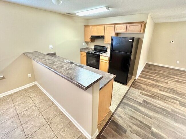 Building Photo - Move In Special! Check Out This 3 Bedroom ...