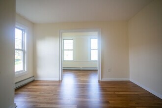 Building Photo - 567 S 17th St
