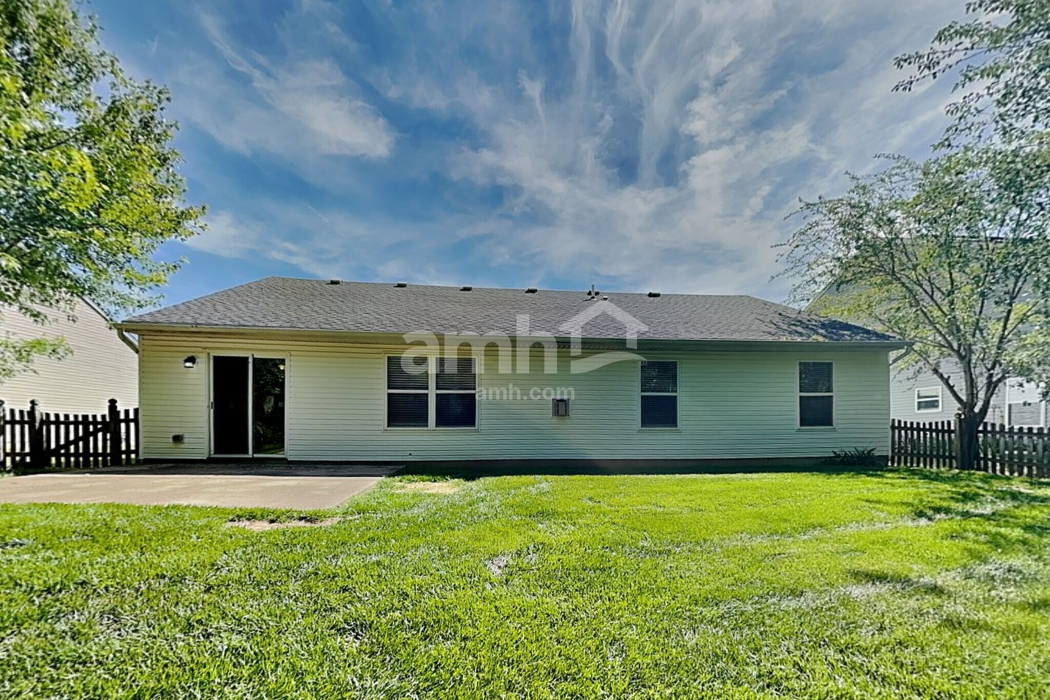 Building Photo - 1344 Crescent Ct