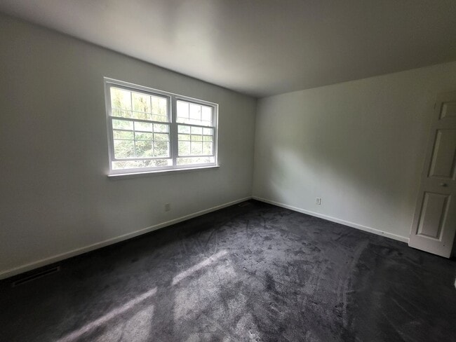 Building Photo - Spacious 3-Bedroom Rental Home in Newark