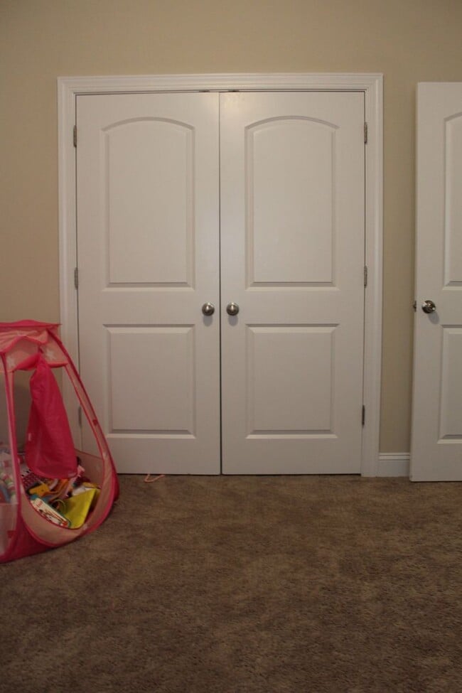 Building Photo - 205 Joyland Dr