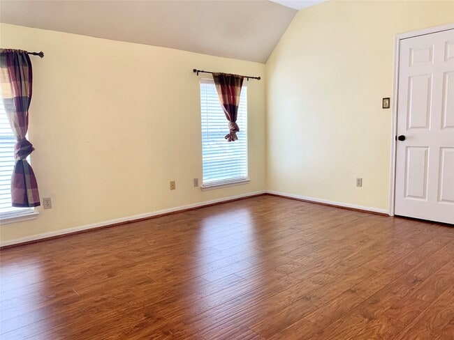 Building Photo - 14322 Village Birch St