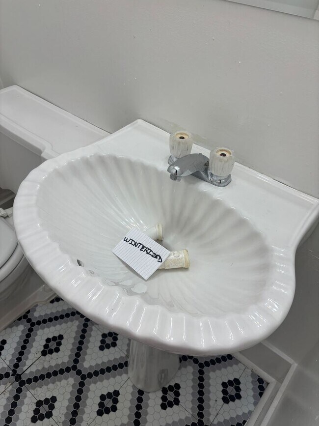 Building Photo - 3 Bedroom 1.5 Bath Home for rent