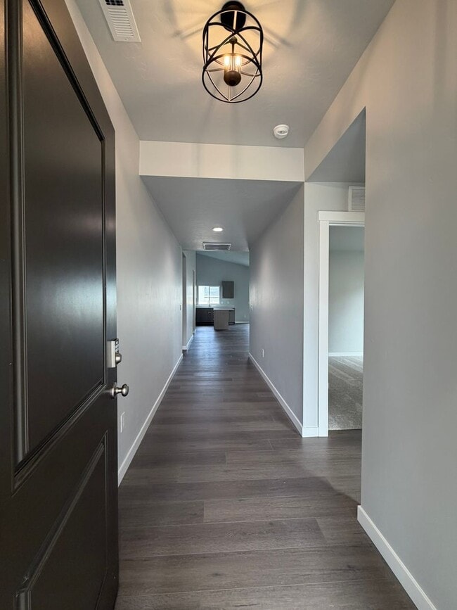 Building Photo - Move-In Special! Brand new 3 bed 2 bath ho...