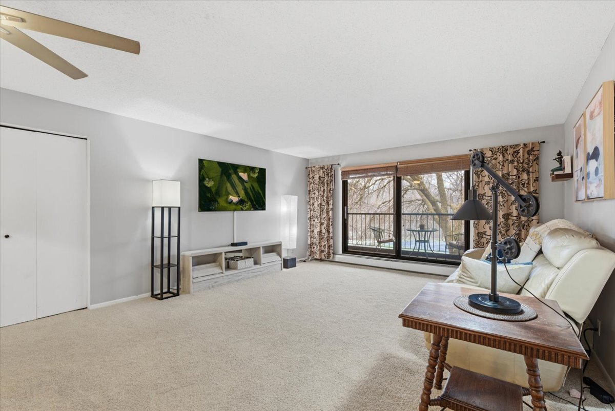 Building Photo - 10451 Greenbrier Rd