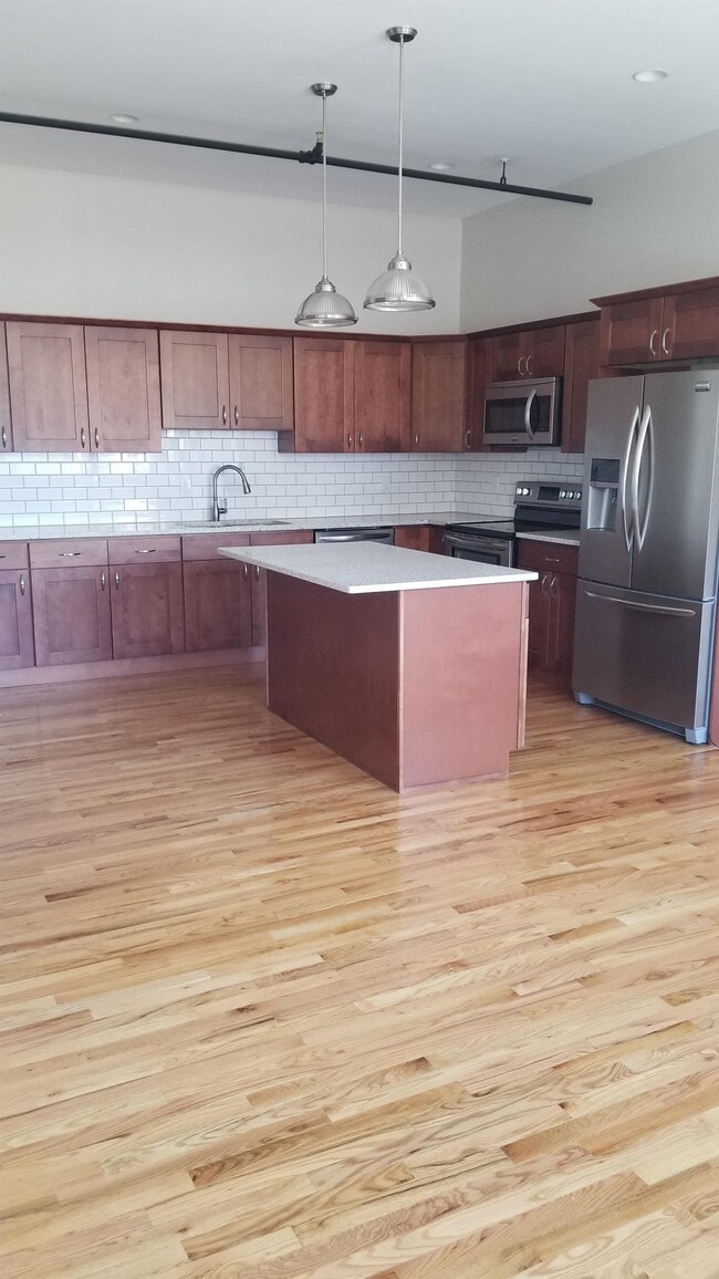 Building Photo - 1808 5th Ave