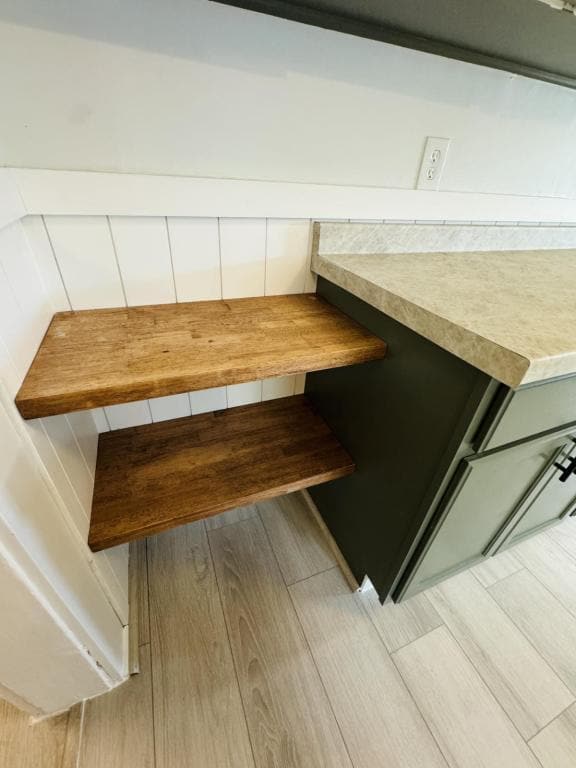 Building Photo - 821 1/2 N Ewing St