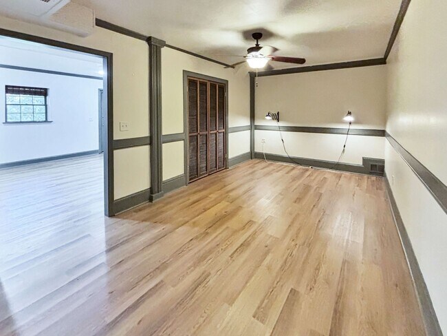 Building Photo - Cozy 4 BR 2 BR House in Piedmont Hills!