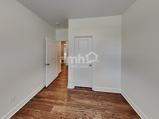 Building Photo - 460 Bluewater Dr