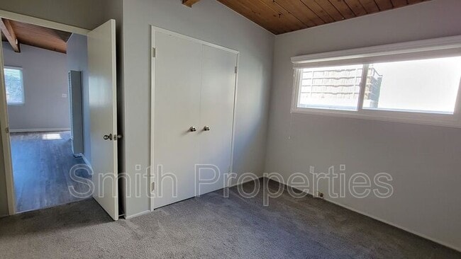 Building Photo - 606 N Irena Ave