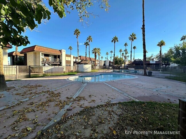 Building Photo - 1405 E Vegas Valley Dr