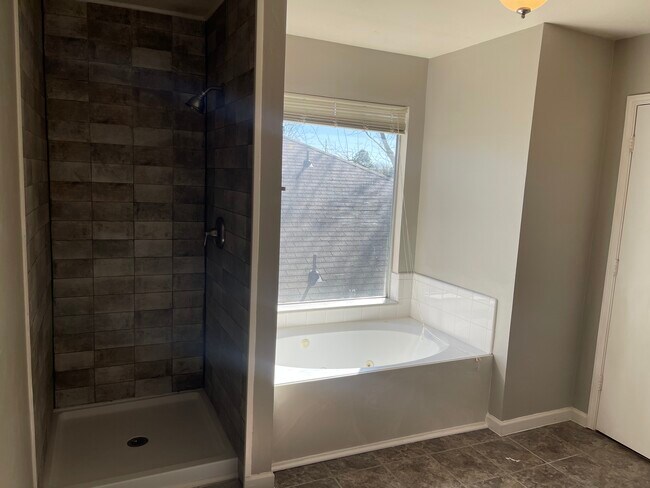 Building Photo - 17158 Summer Hollow Dr
