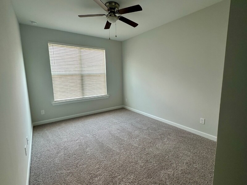 Building Photo - 27 Pansy Pk