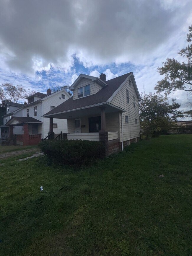 Building Photo - 4136 E 135th St