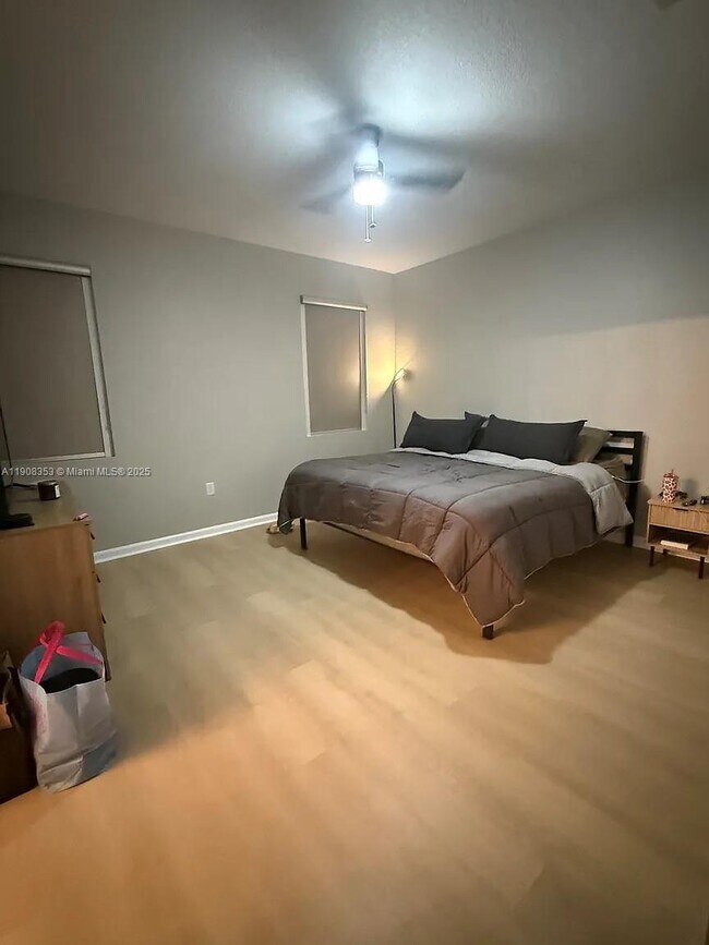 Building Photo - 1442 SE 23rd Terrace