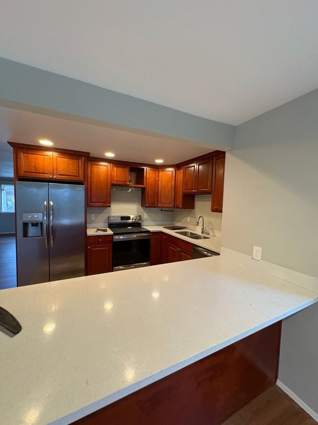 Building Photo - 4 Bedroom 1.5 Bathroom House In Bellevue Lake Hills